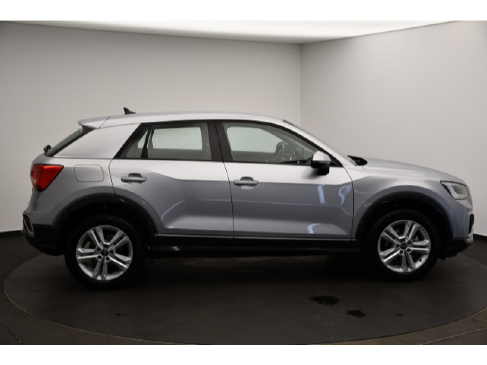 Audi - Q2_20