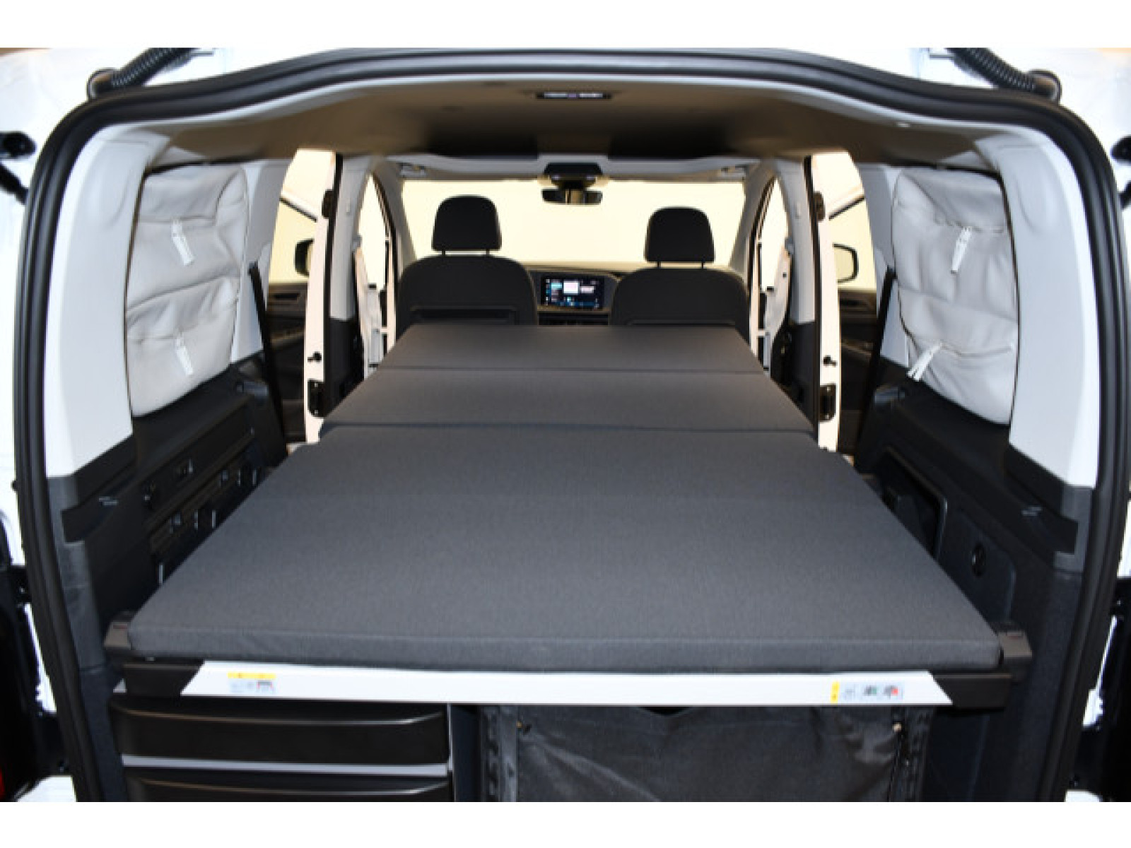 Volkswagen - Caddy California_11