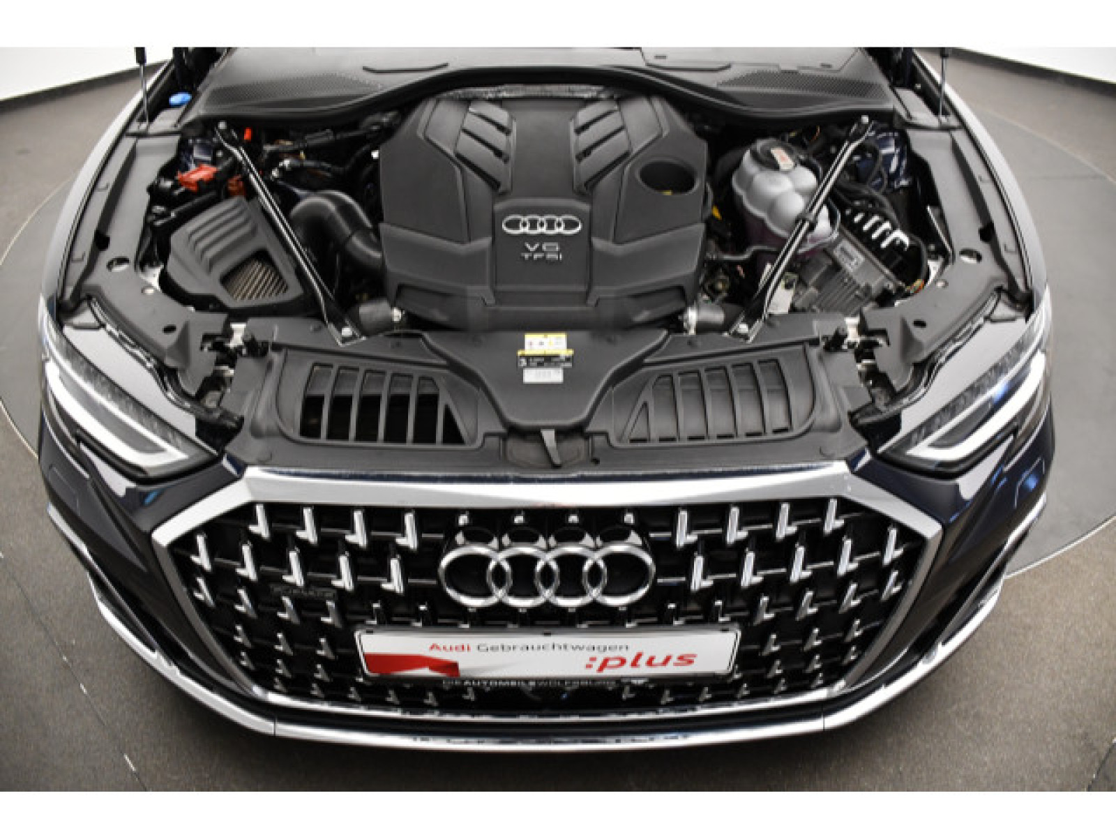 Audi - A8_13