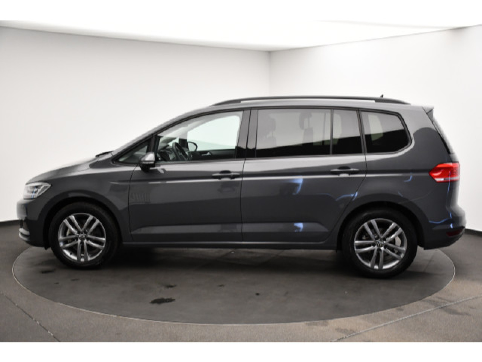 Volkswagen - Touran_16