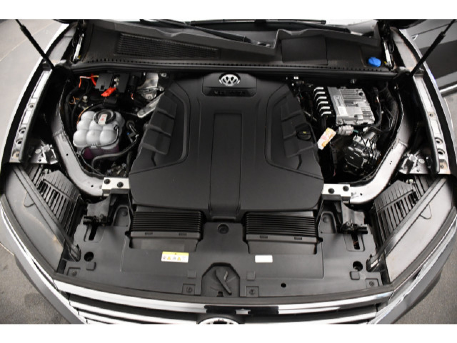 Volkswagen - Touareg_12