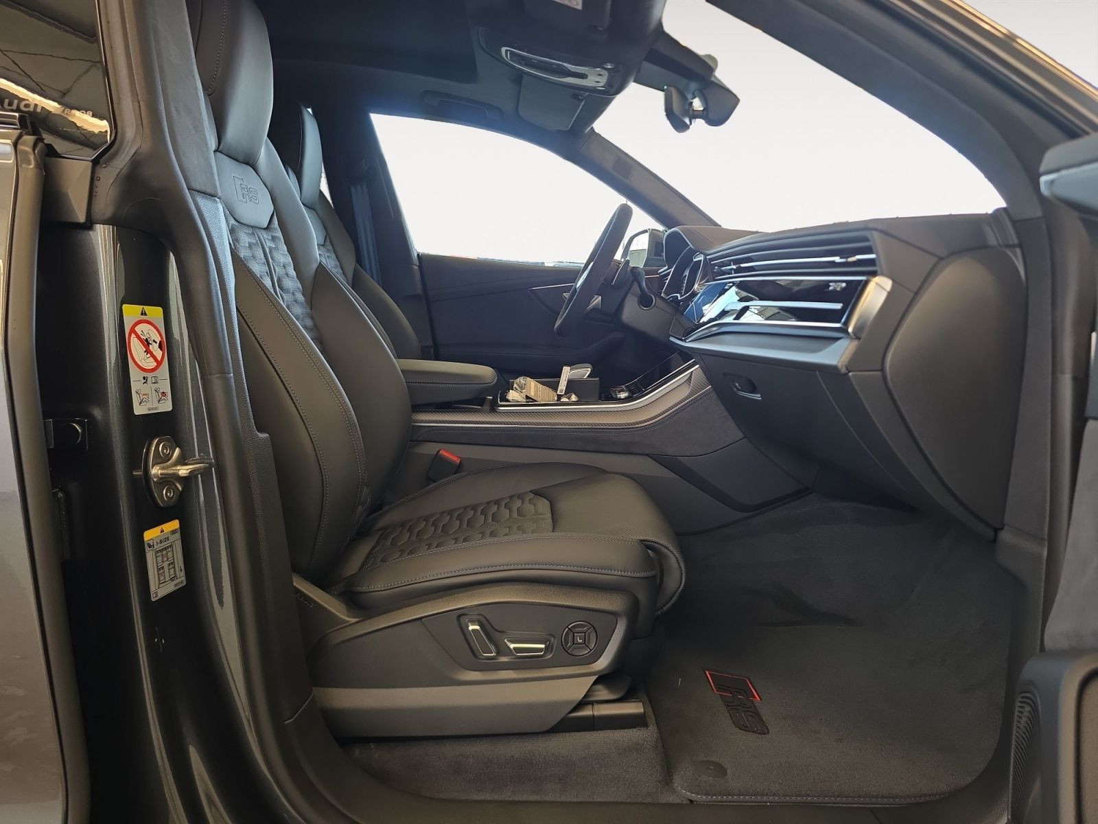 Audi - RS Q8_15