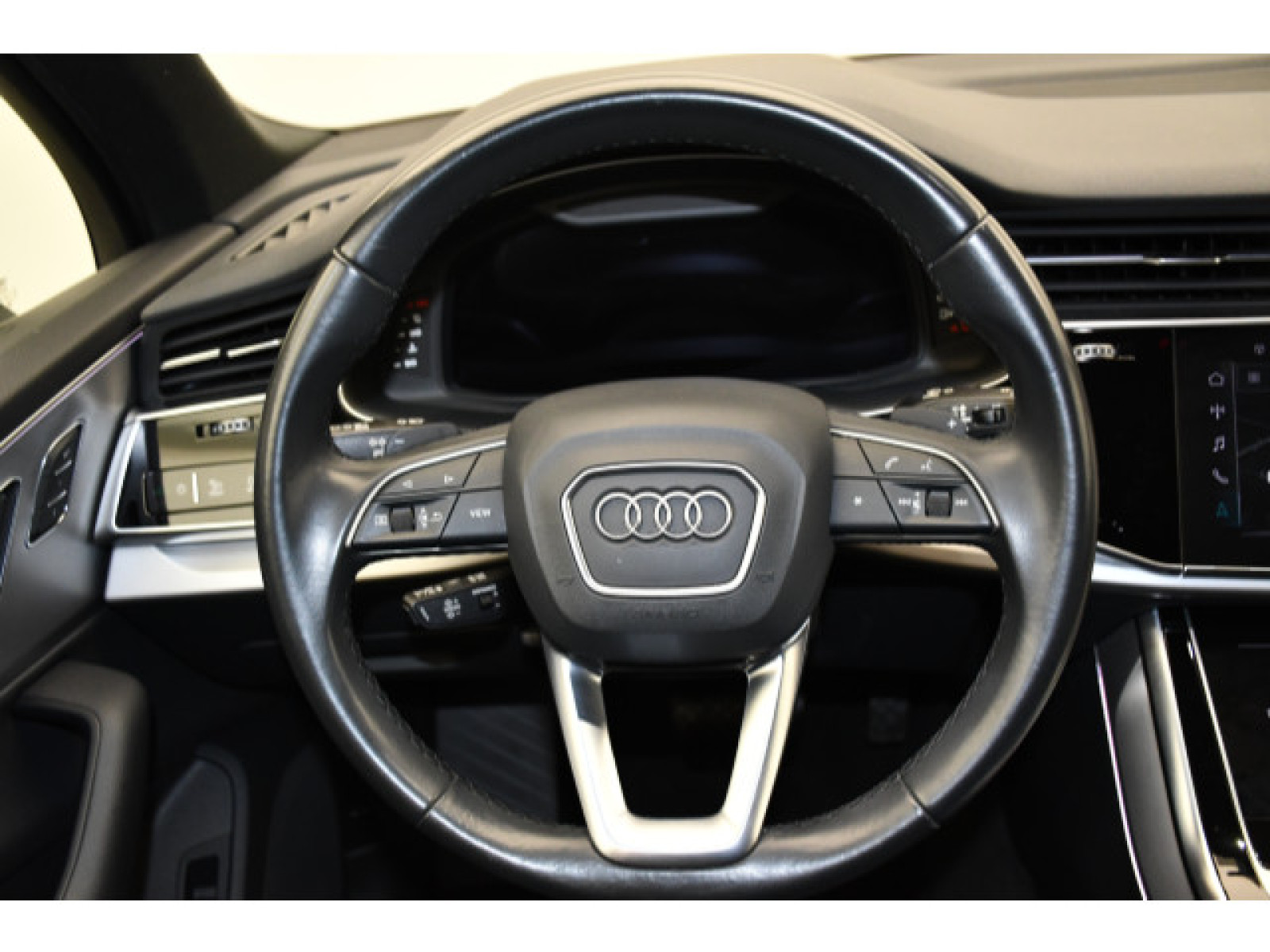 Audi - Q7_6