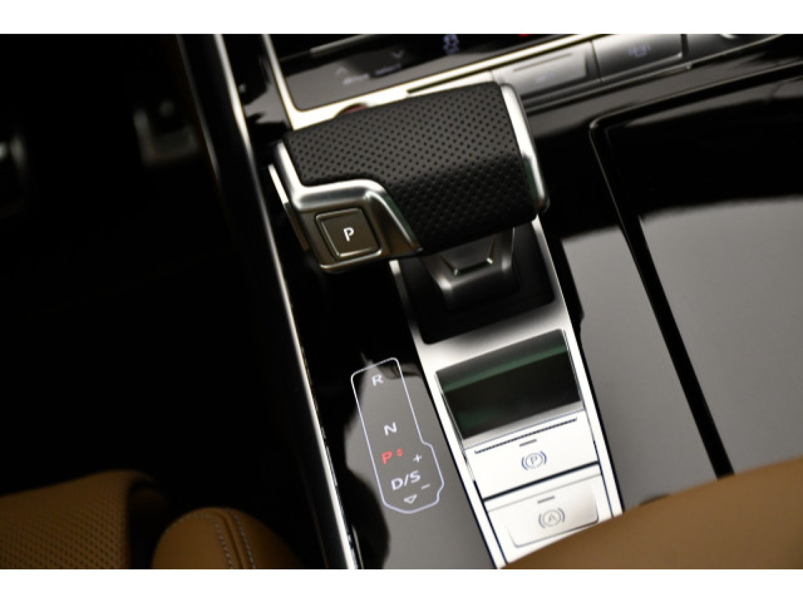 Audi - SQ8_7