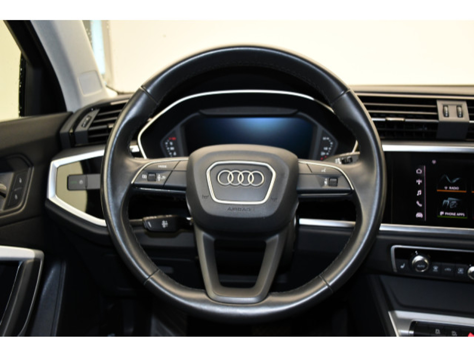 Audi - Q3_5