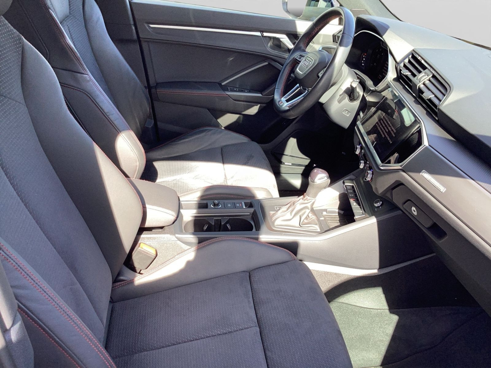 Audi - Q3_20