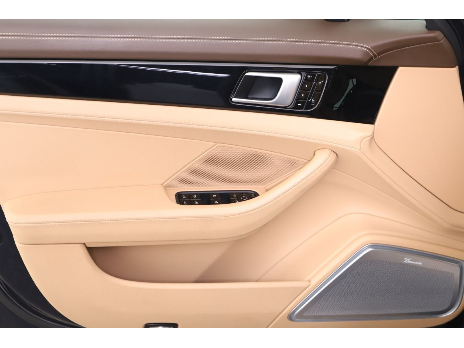 Porsche - Panamera_16