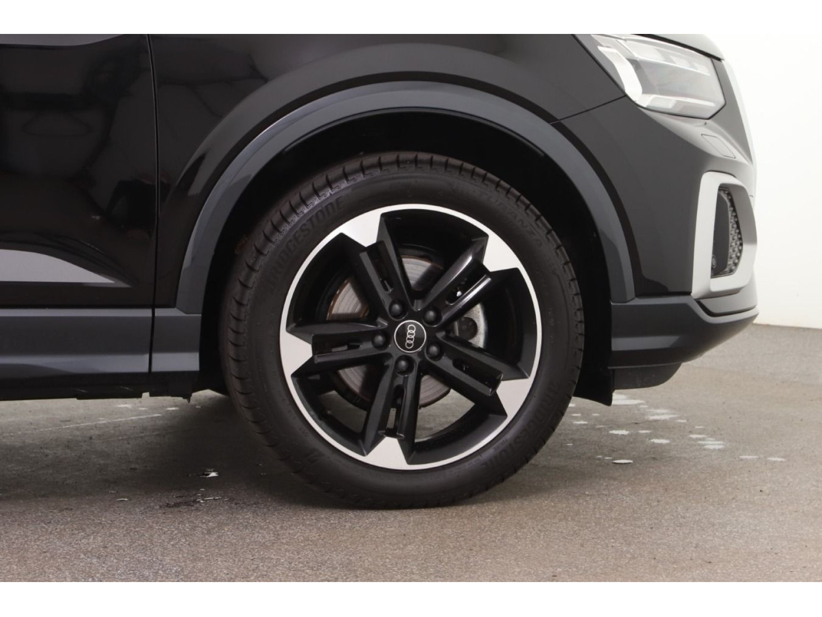 Audi - Q2_4