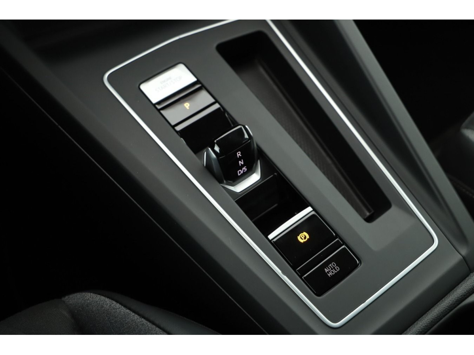 Volkswagen - Golf_11