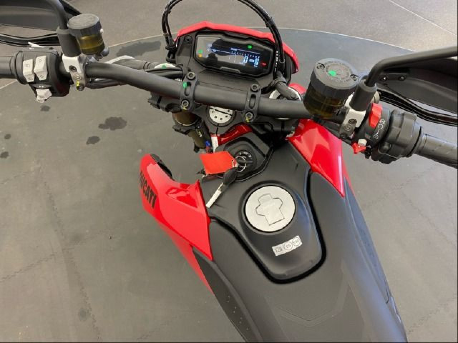 Ducati - Hypermotard 698 Mono_4