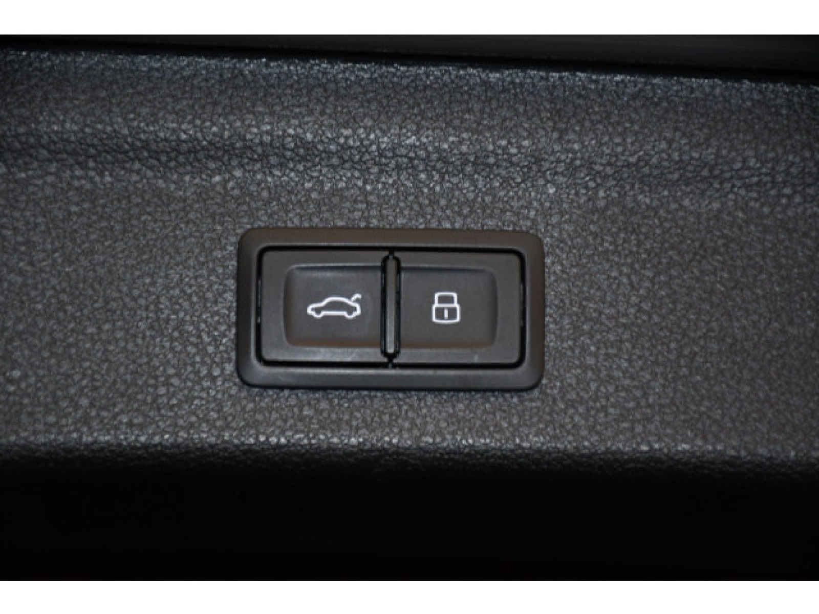 Audi - Q3_12
