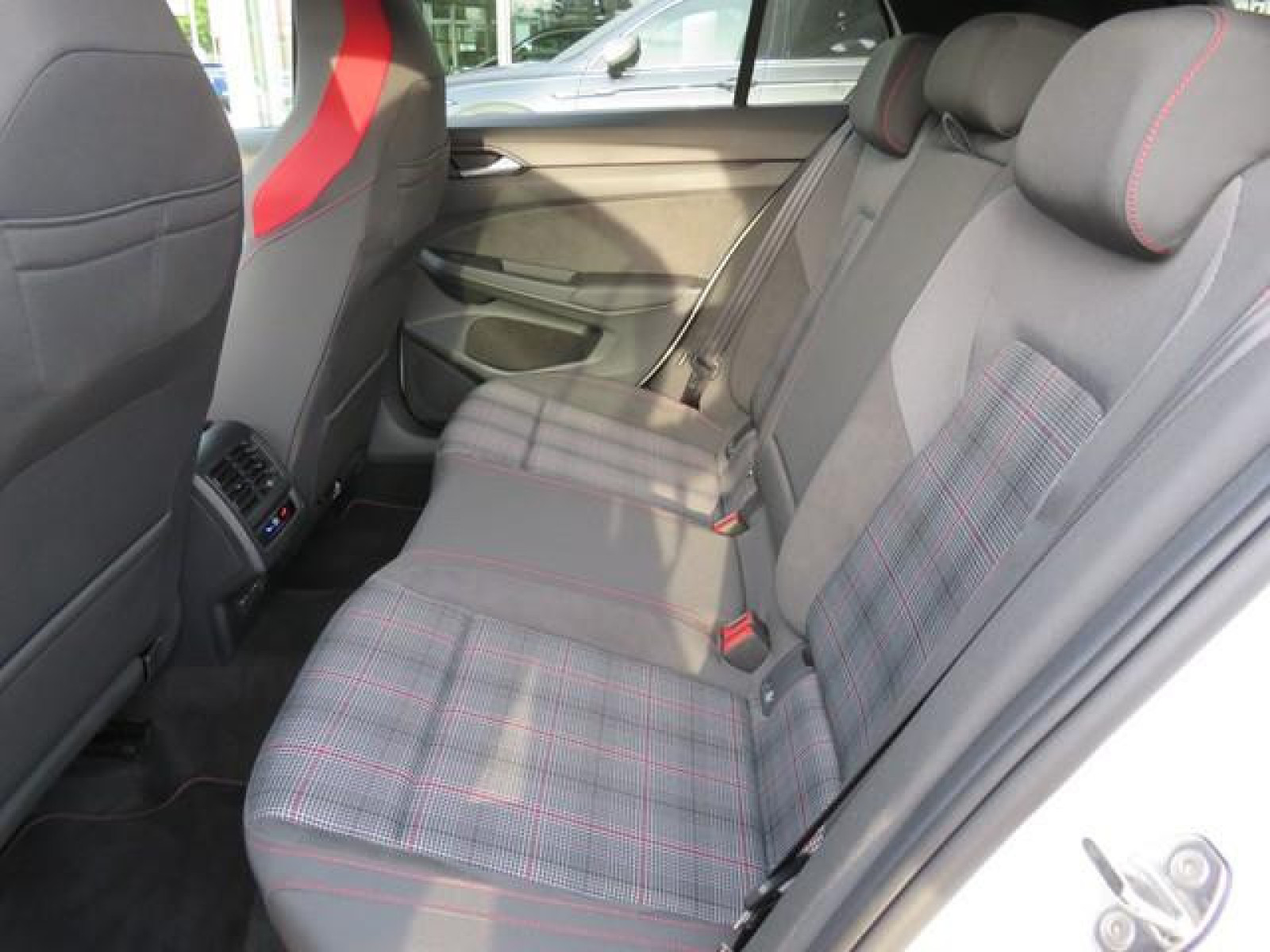 Volkswagen - Golf GTI_18