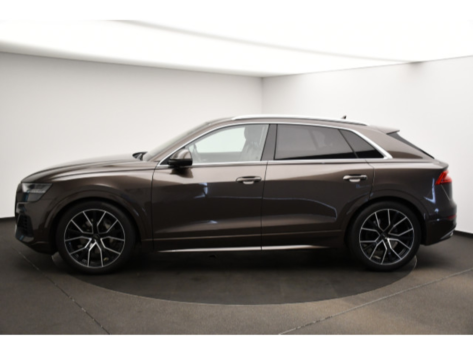 Audi - Q8_19