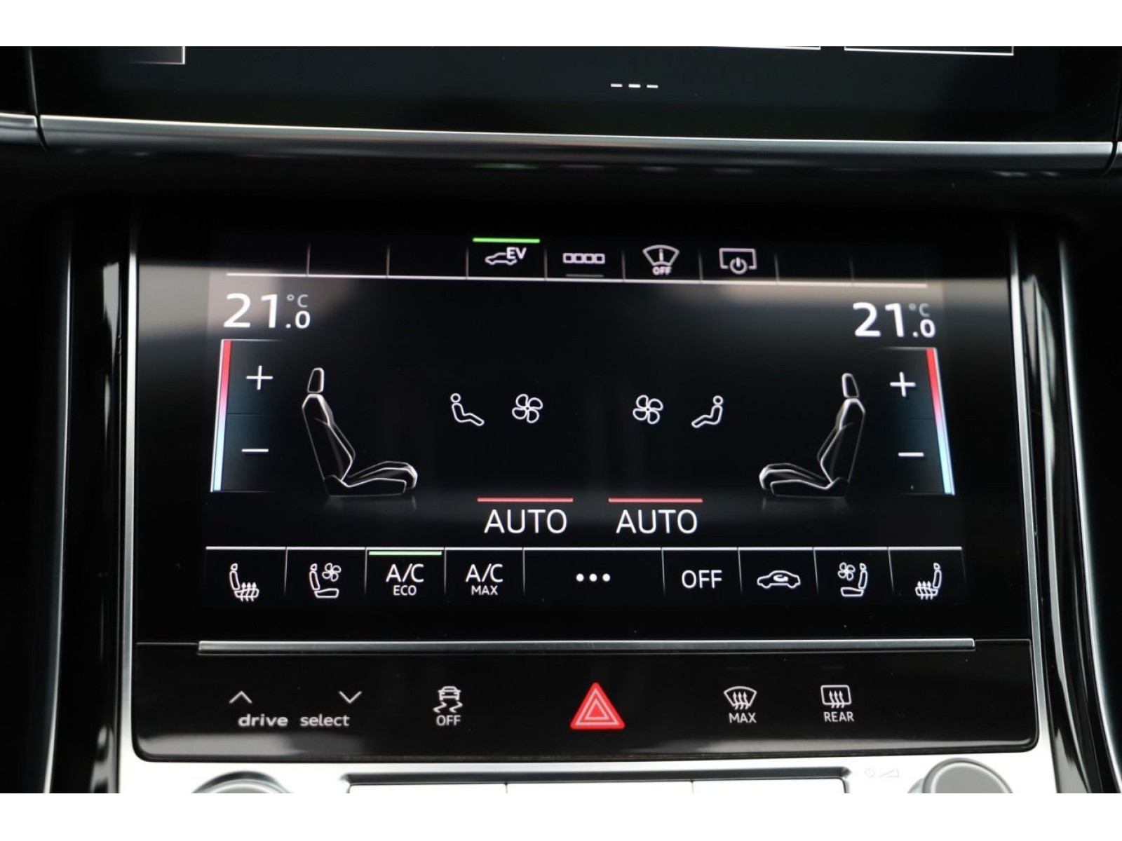 Audi - A8_15