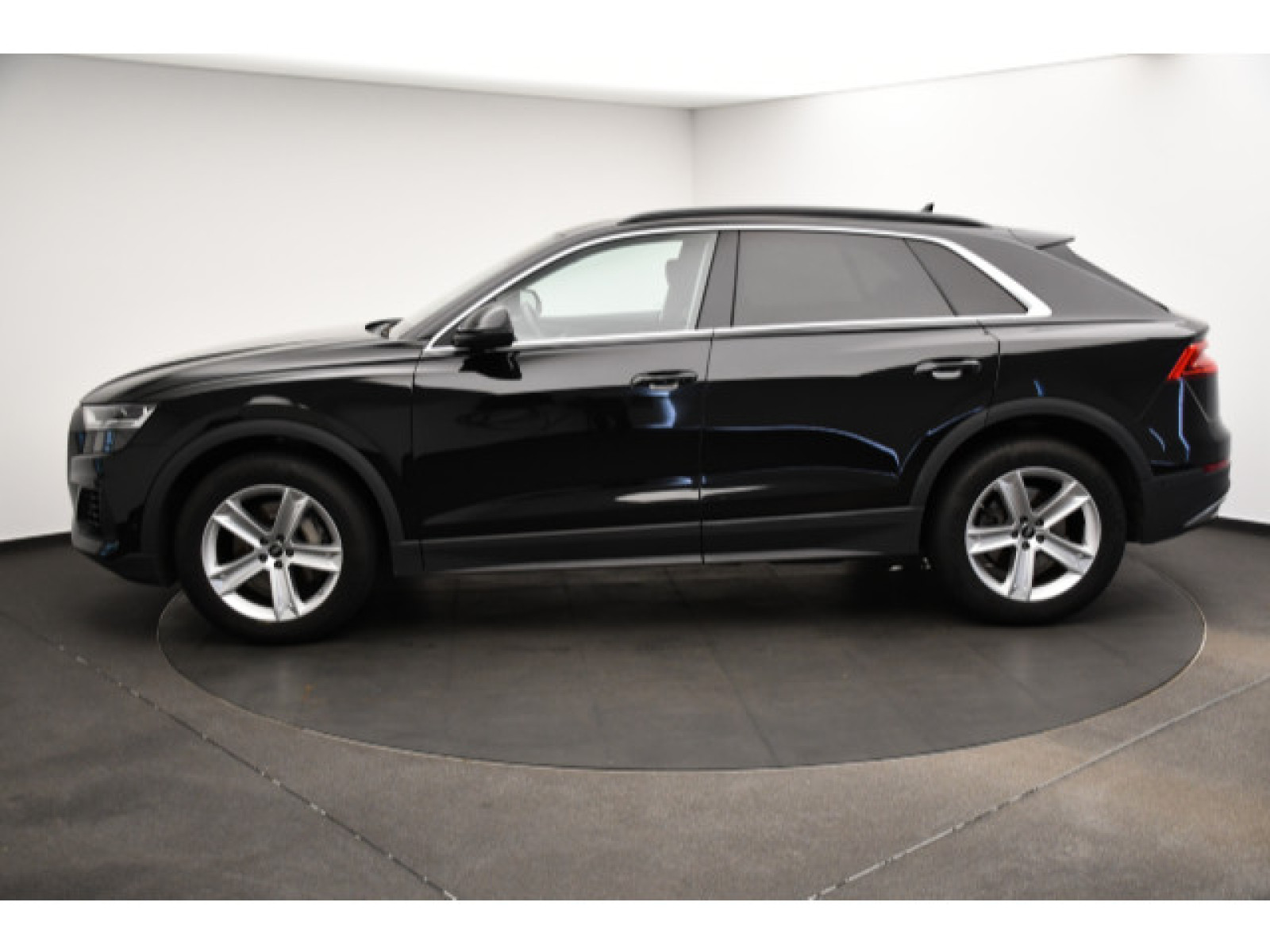 Audi - Q8_18