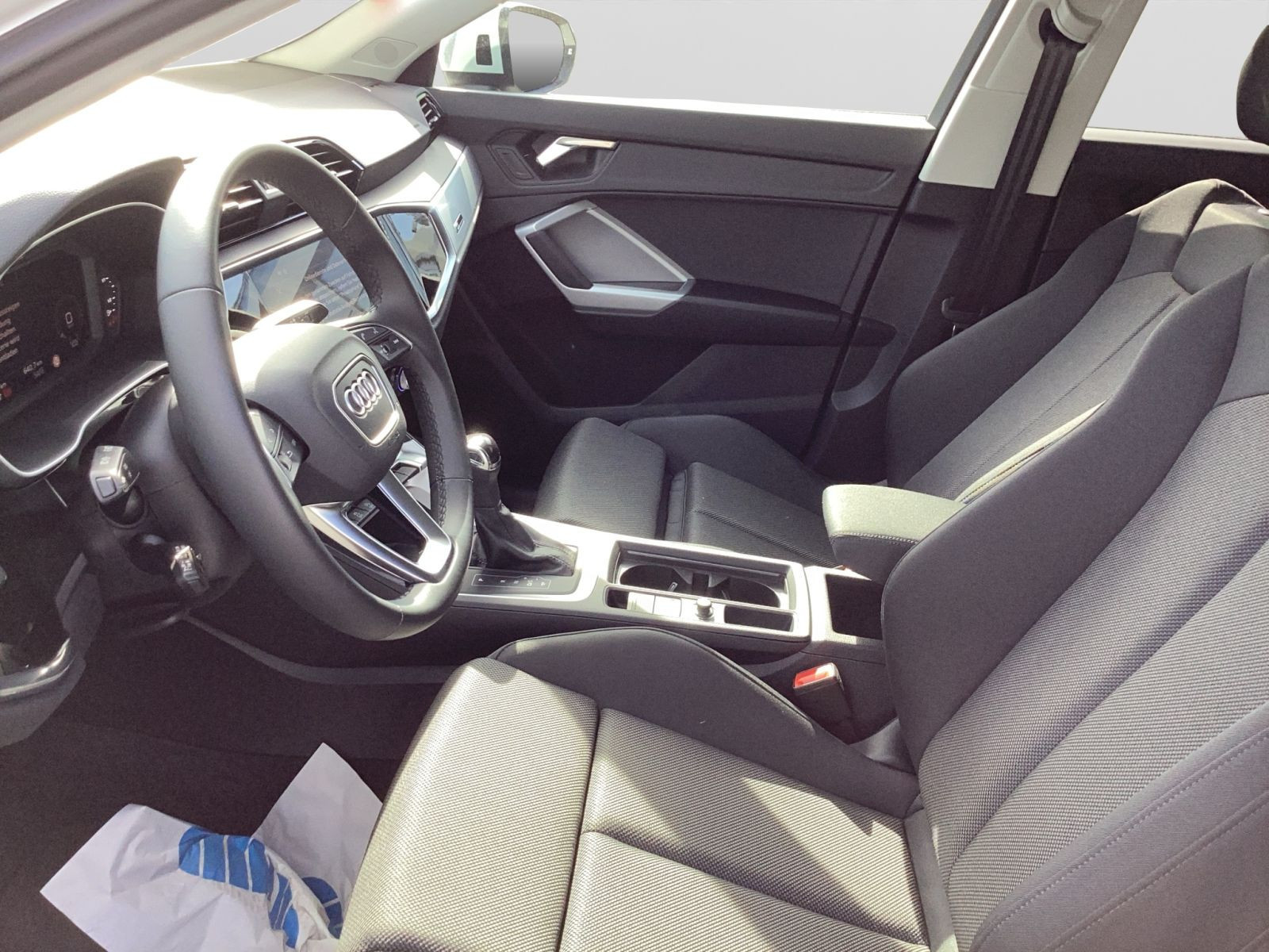Audi - Q3_10