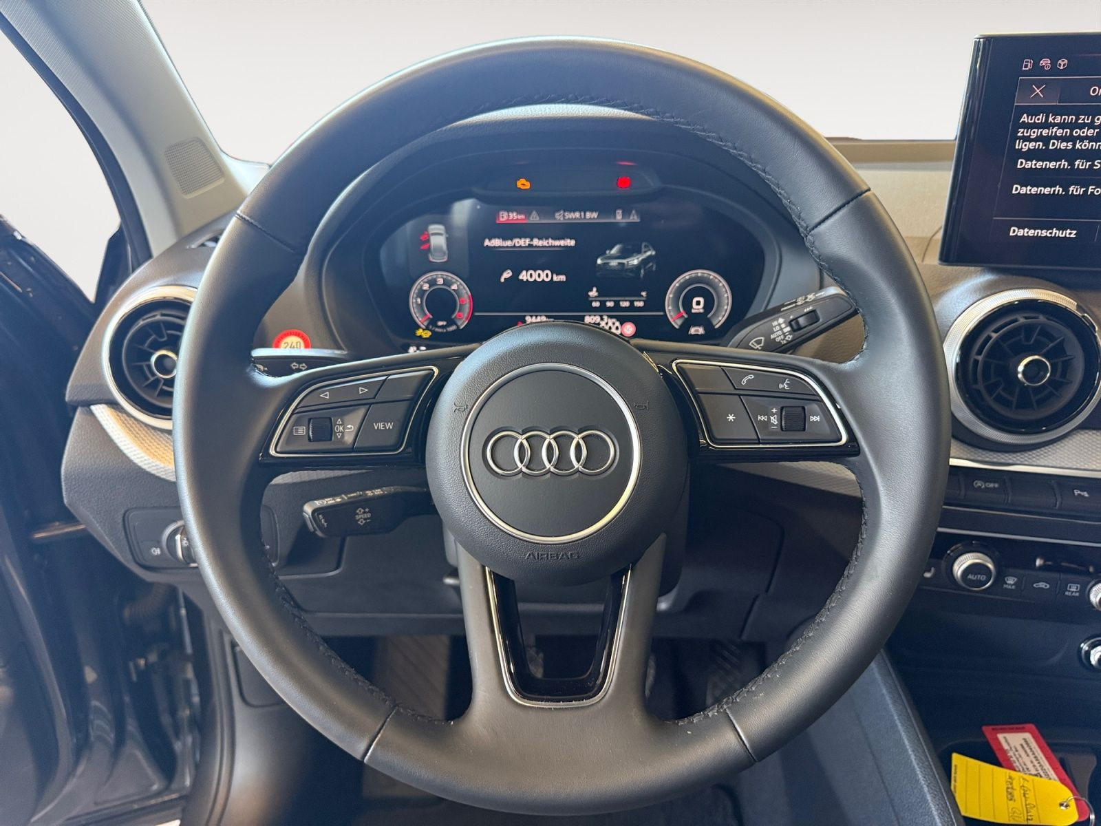 Audi - Q2_14