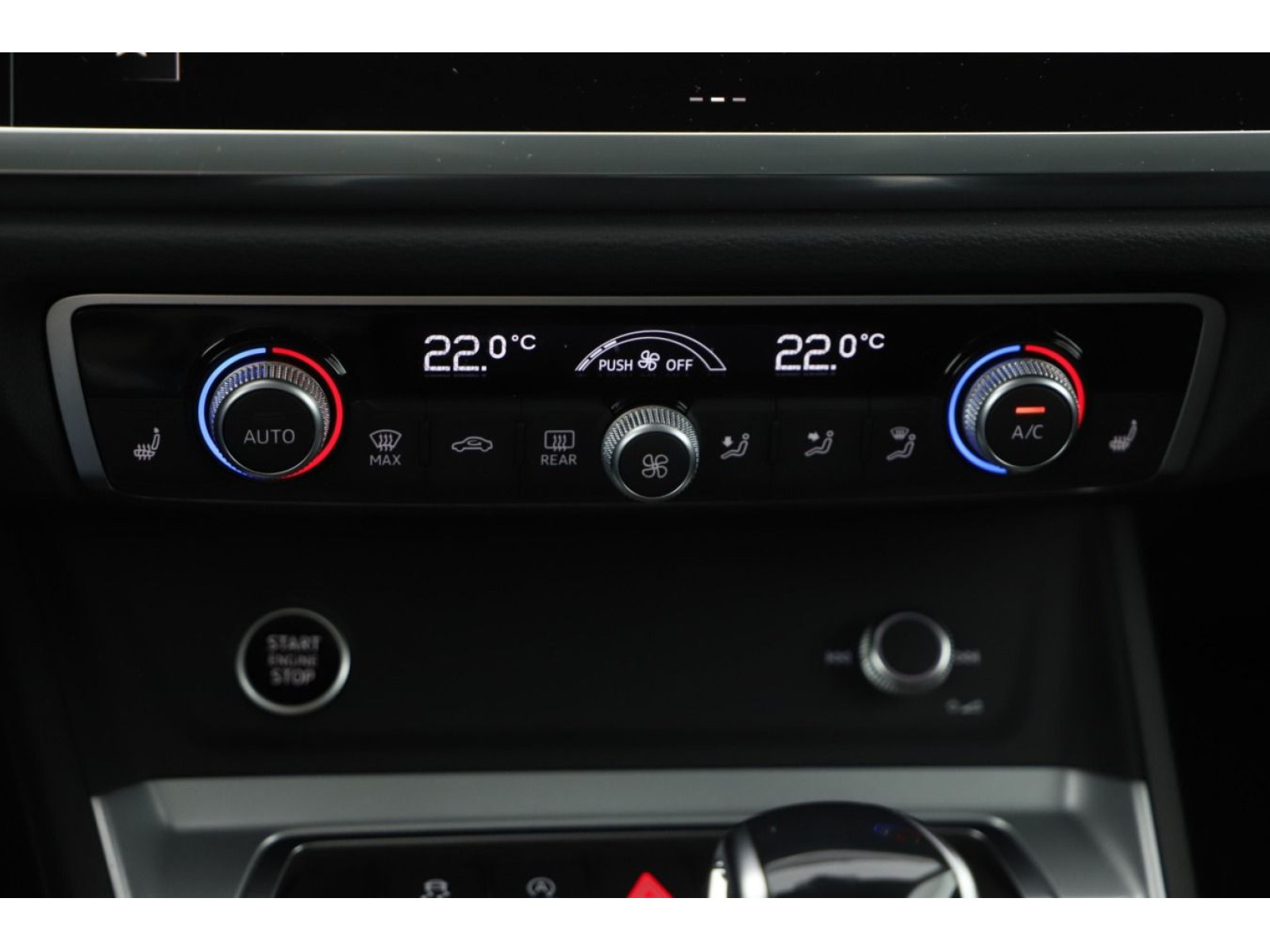 Audi - Q3_12