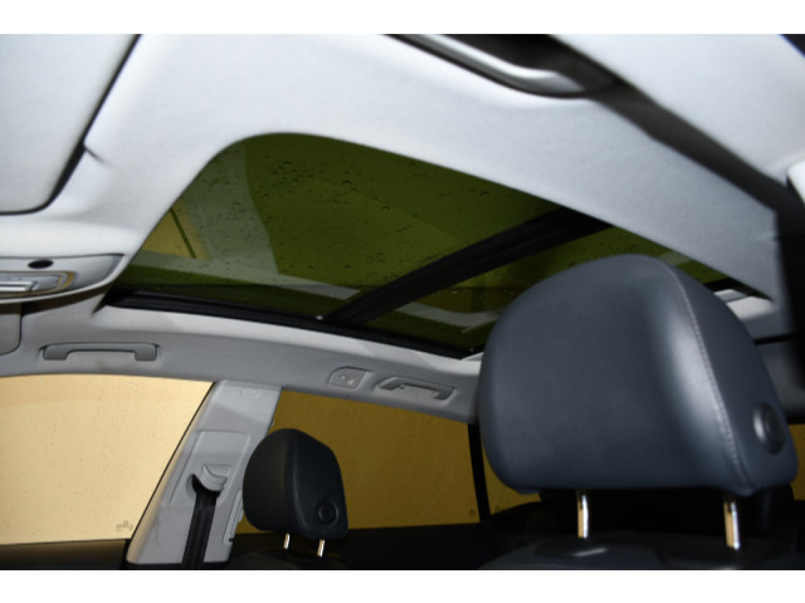 Audi - Q8_10