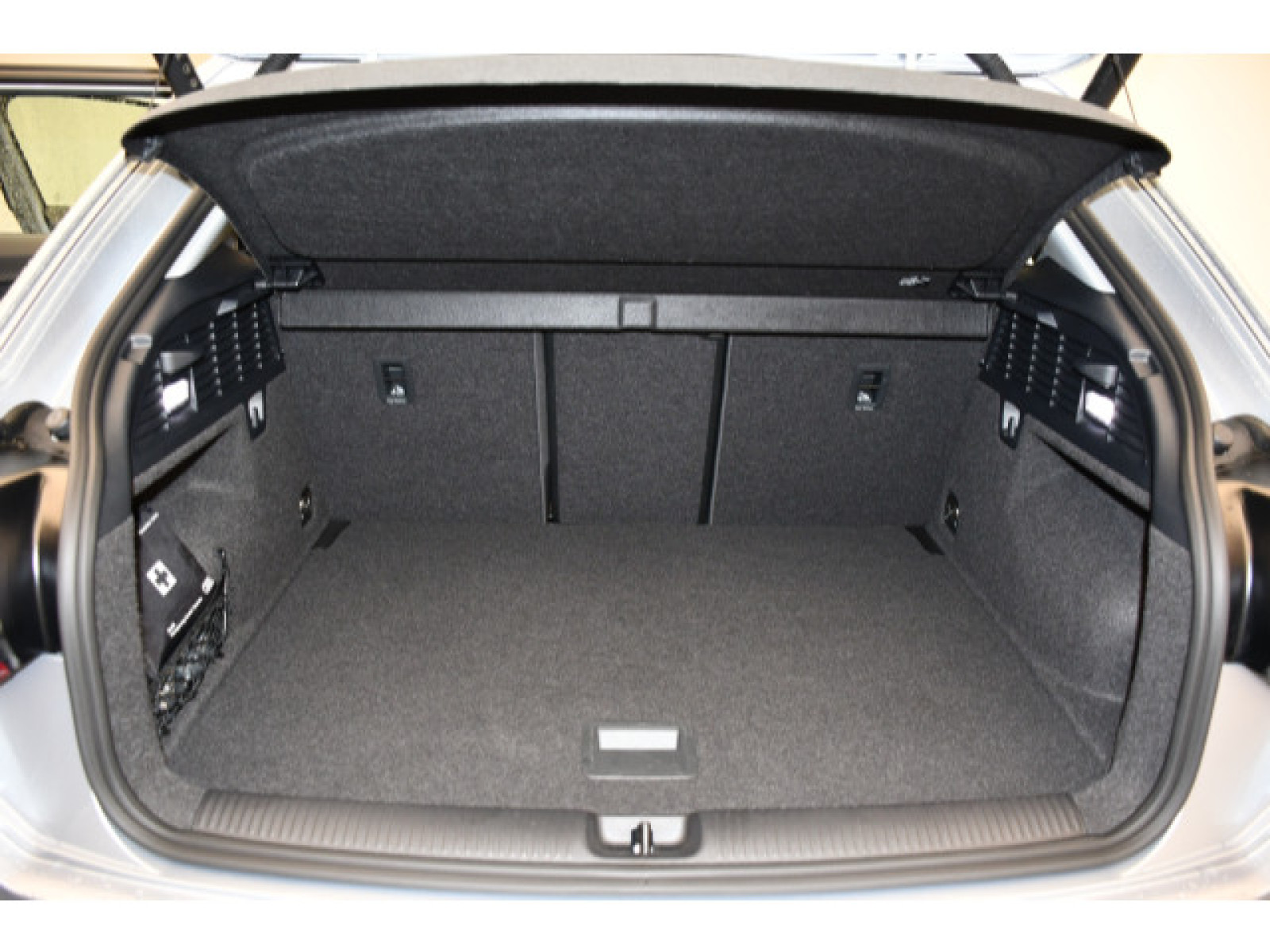 Audi - Q2_12