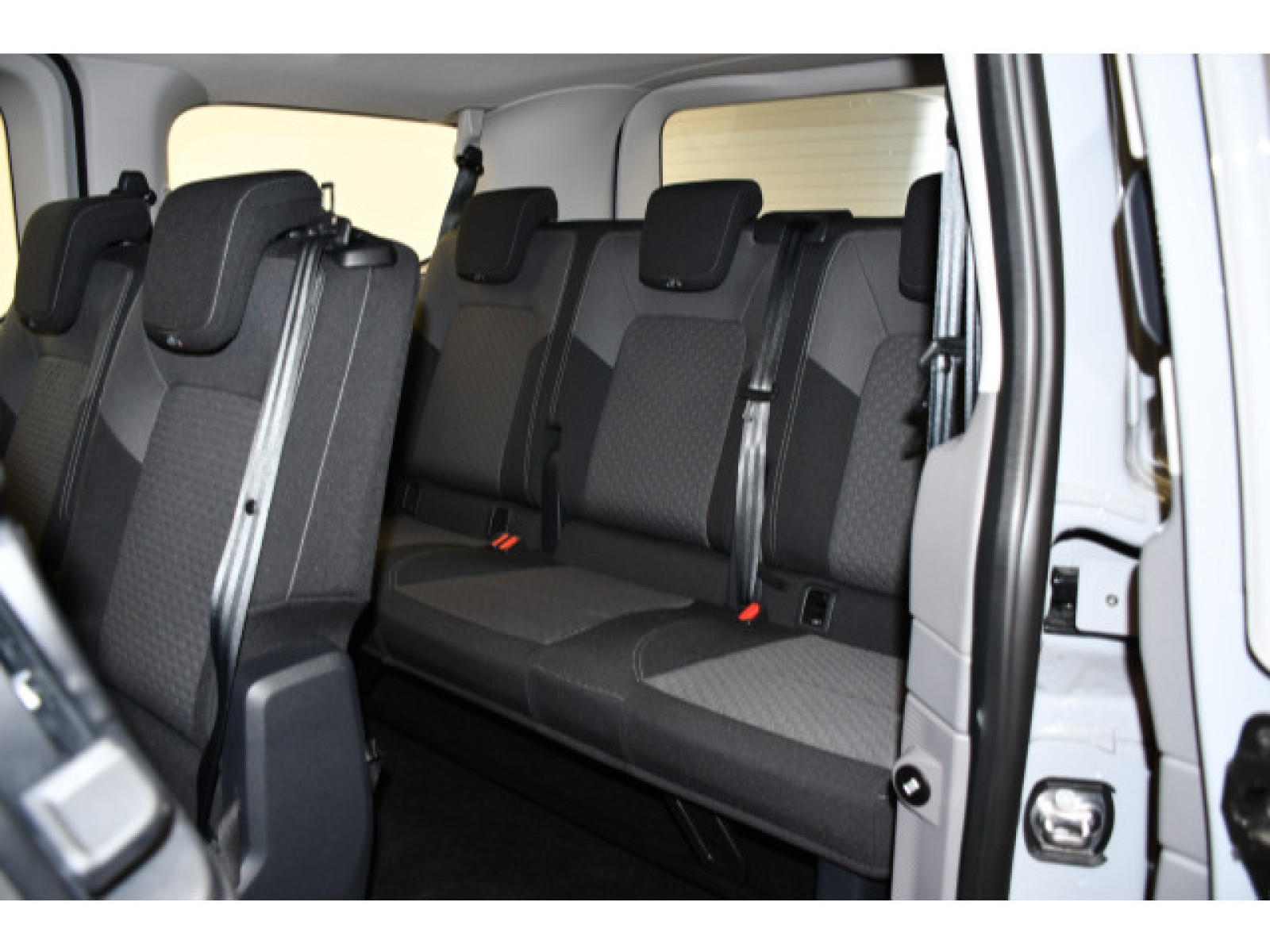 Volkswagen - T7 Caravelle_11