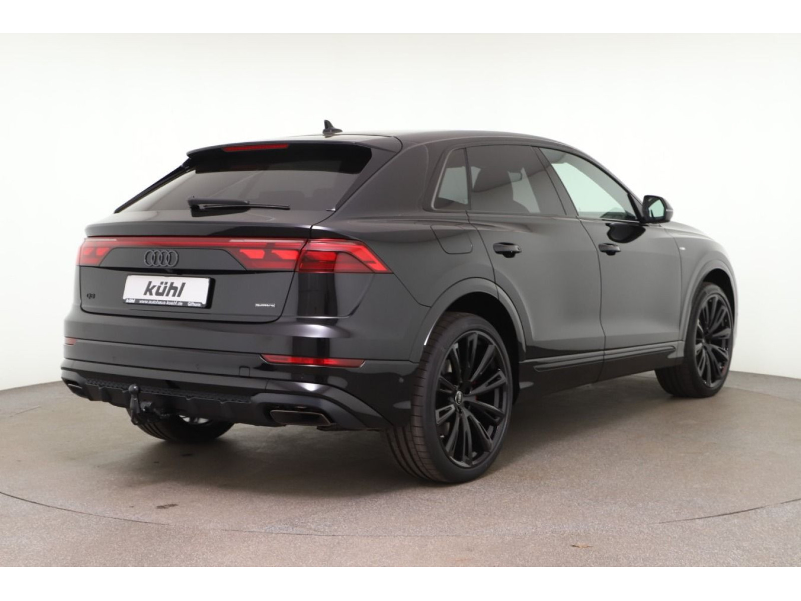 Audi - Q8_2