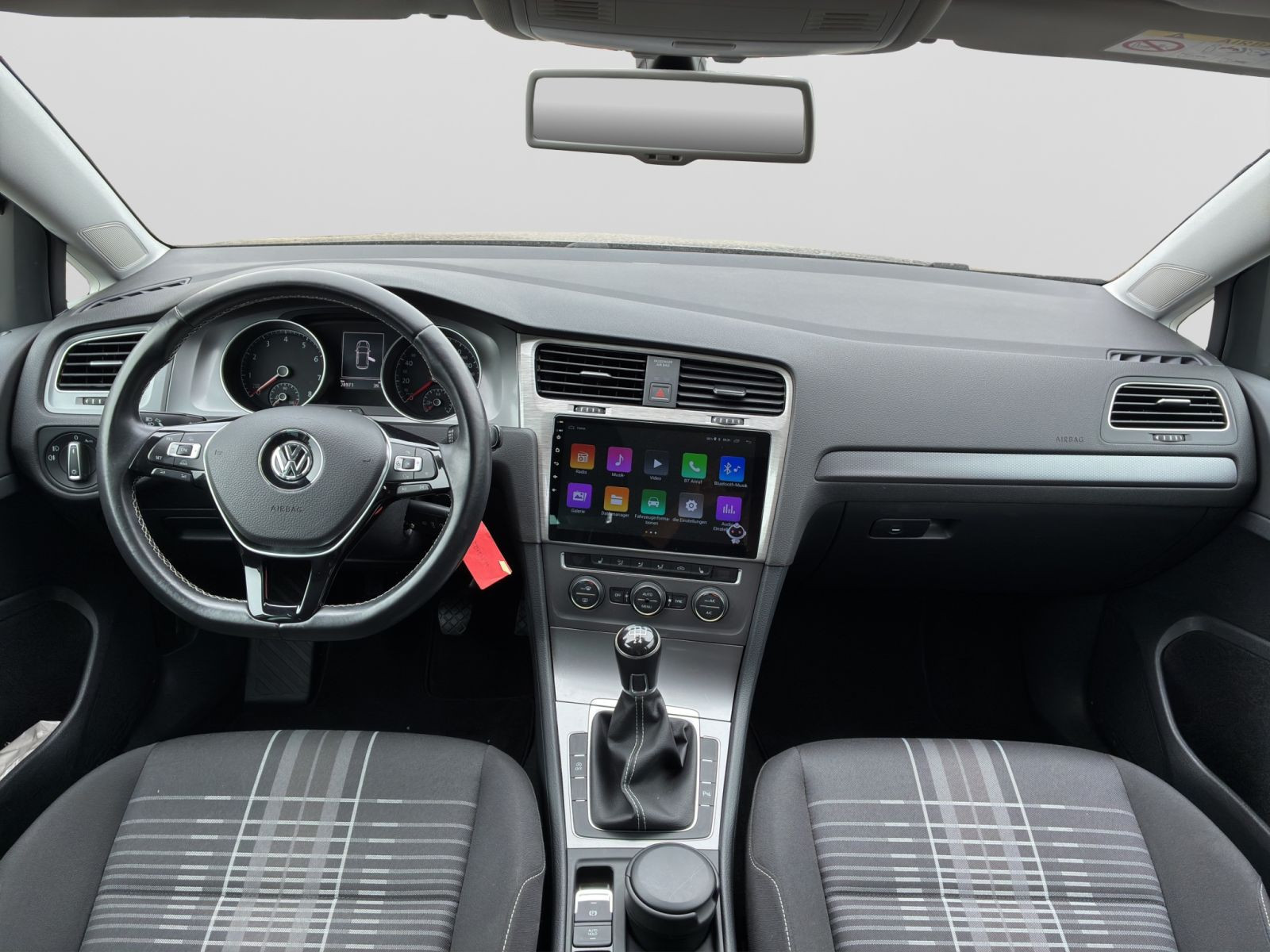 Volkswagen - Golf_17