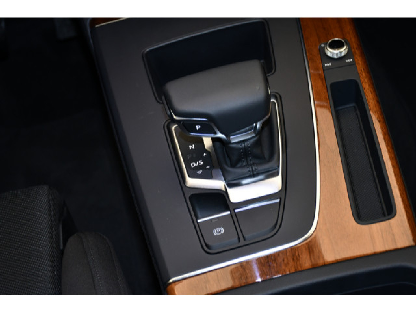 Audi - Q5_7