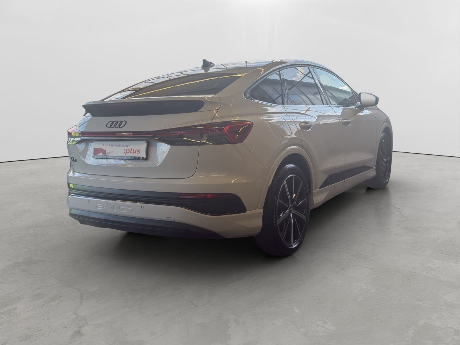 Audi - Q4 e-tron_6