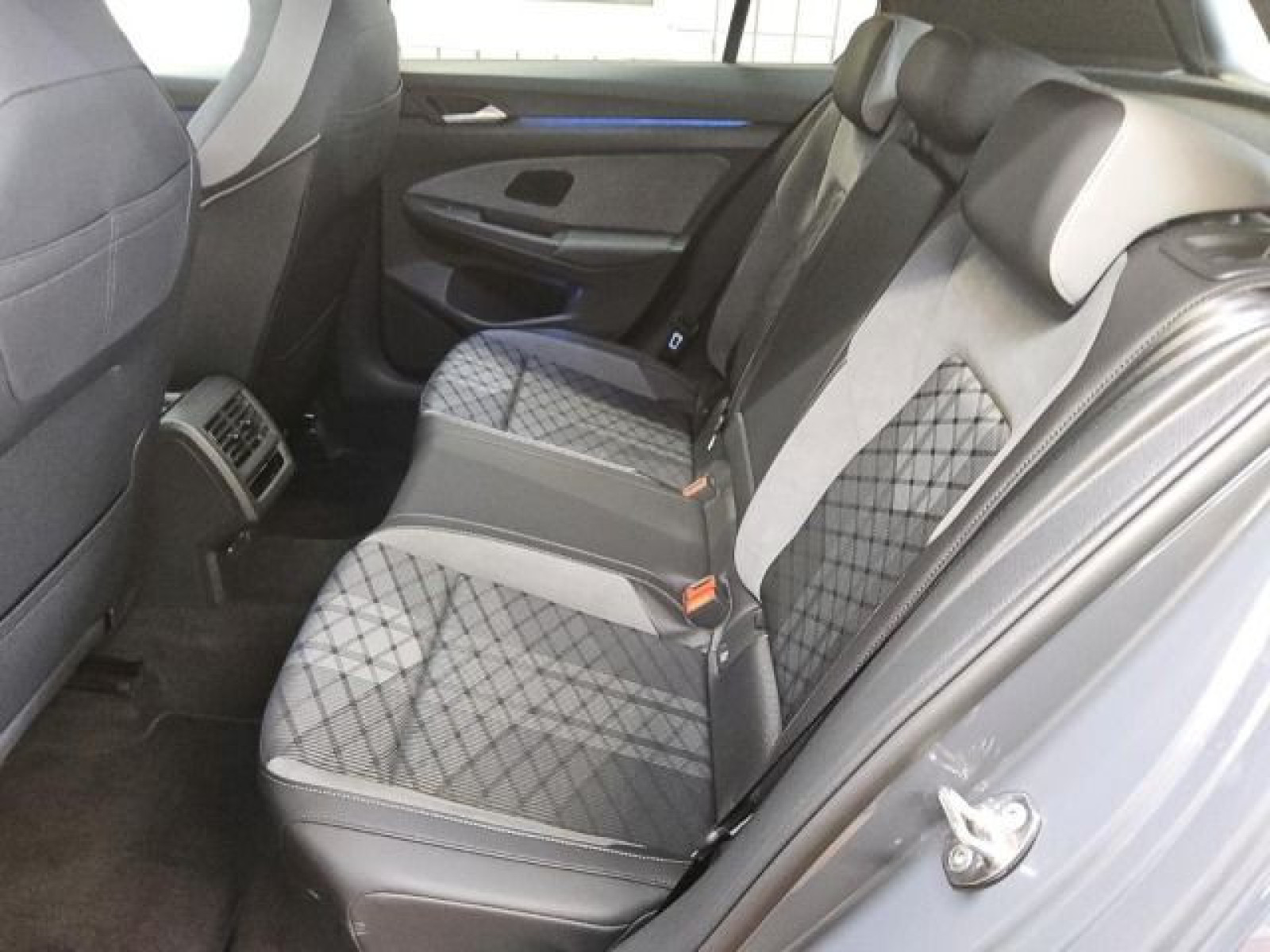 Volkswagen - Golf_4
