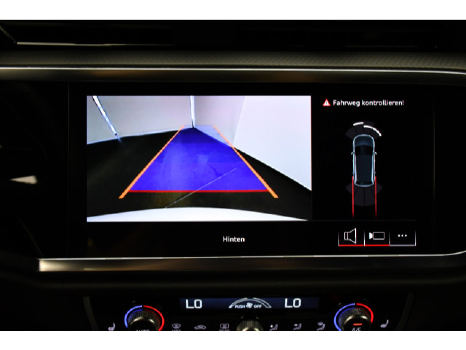 Audi - Q3_10