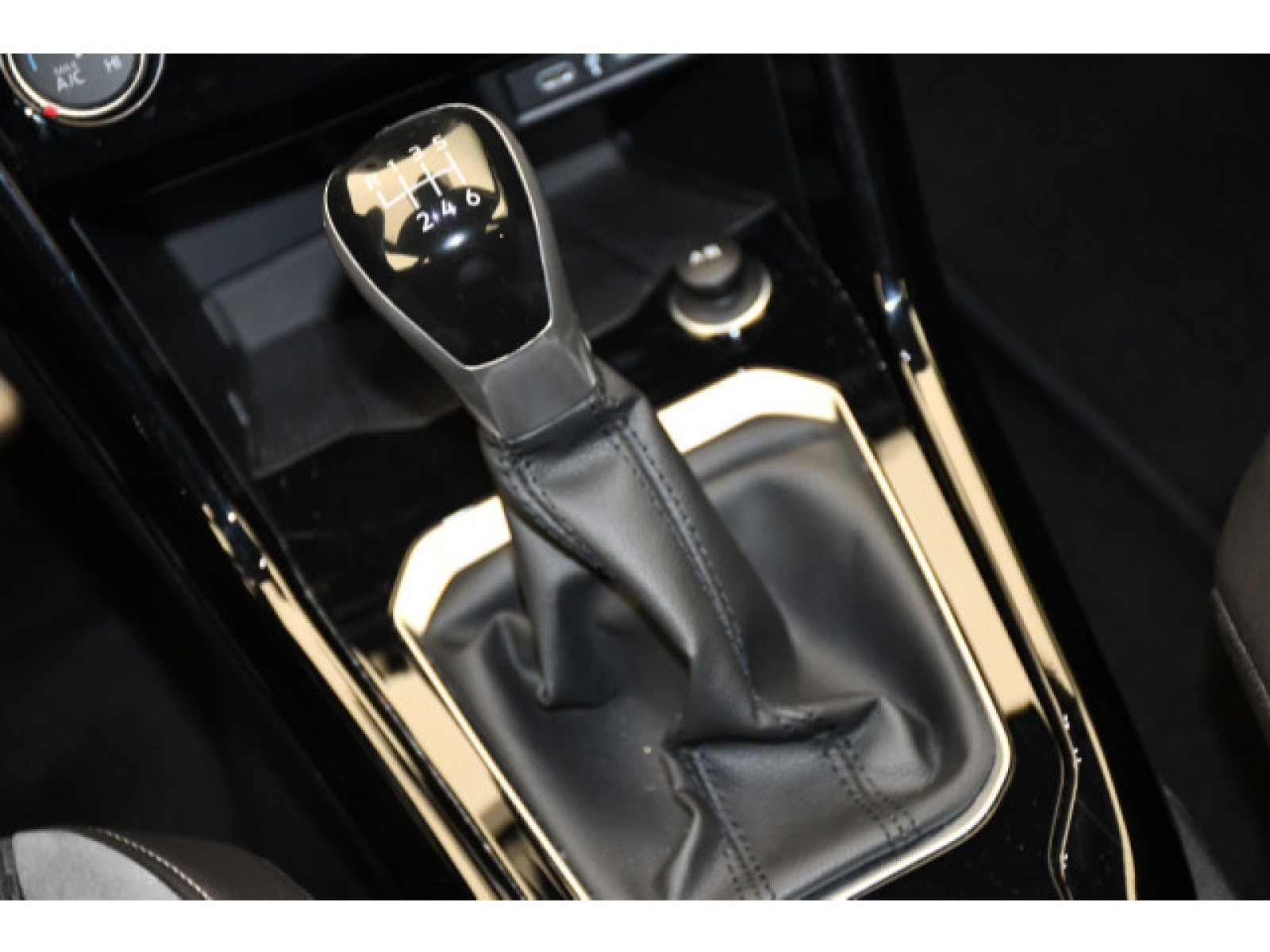 Volkswagen - T-Roc_7