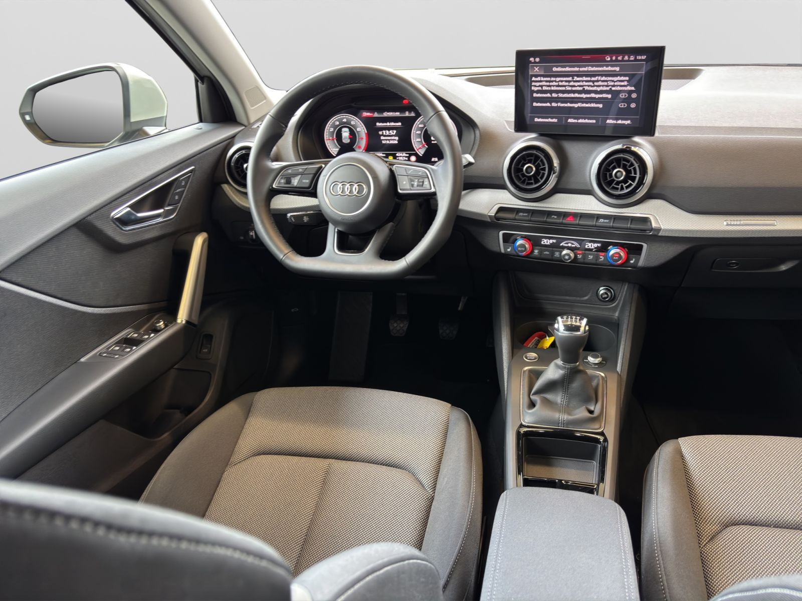 Audi - Q2_24