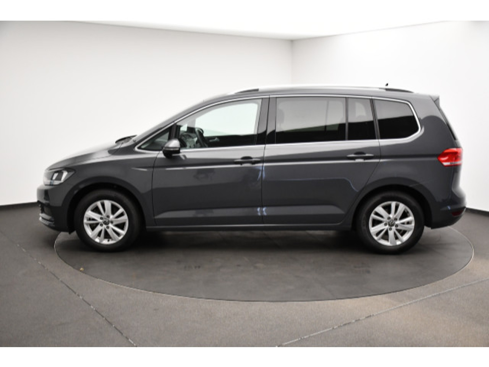 Volkswagen - Touran_17