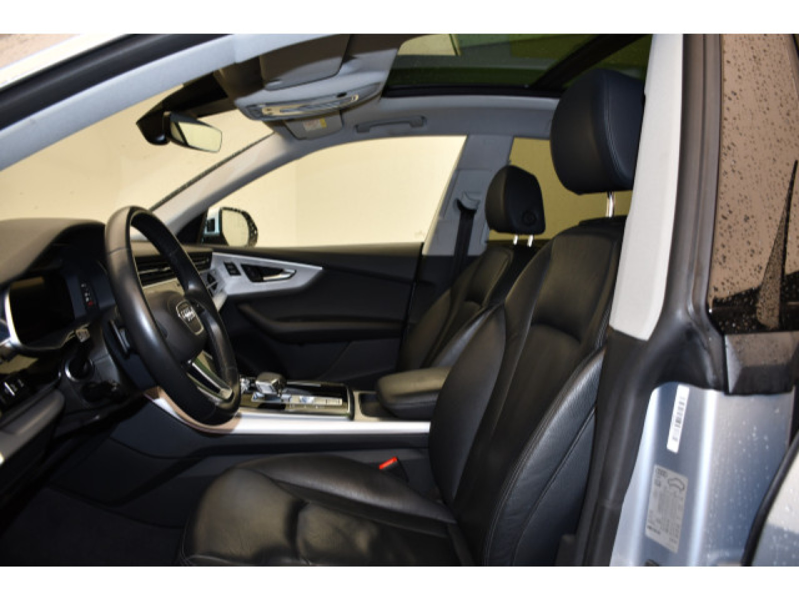 Audi - Q8_4