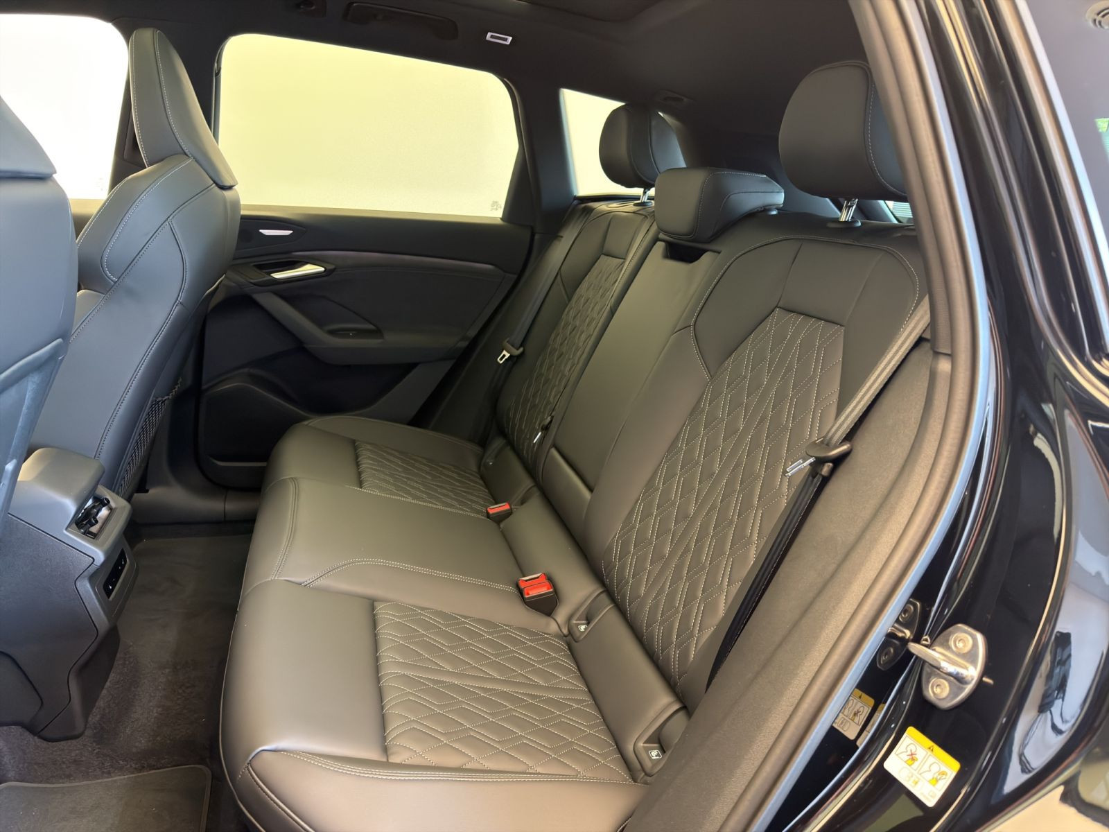 Audi - Q6 e-tron_16