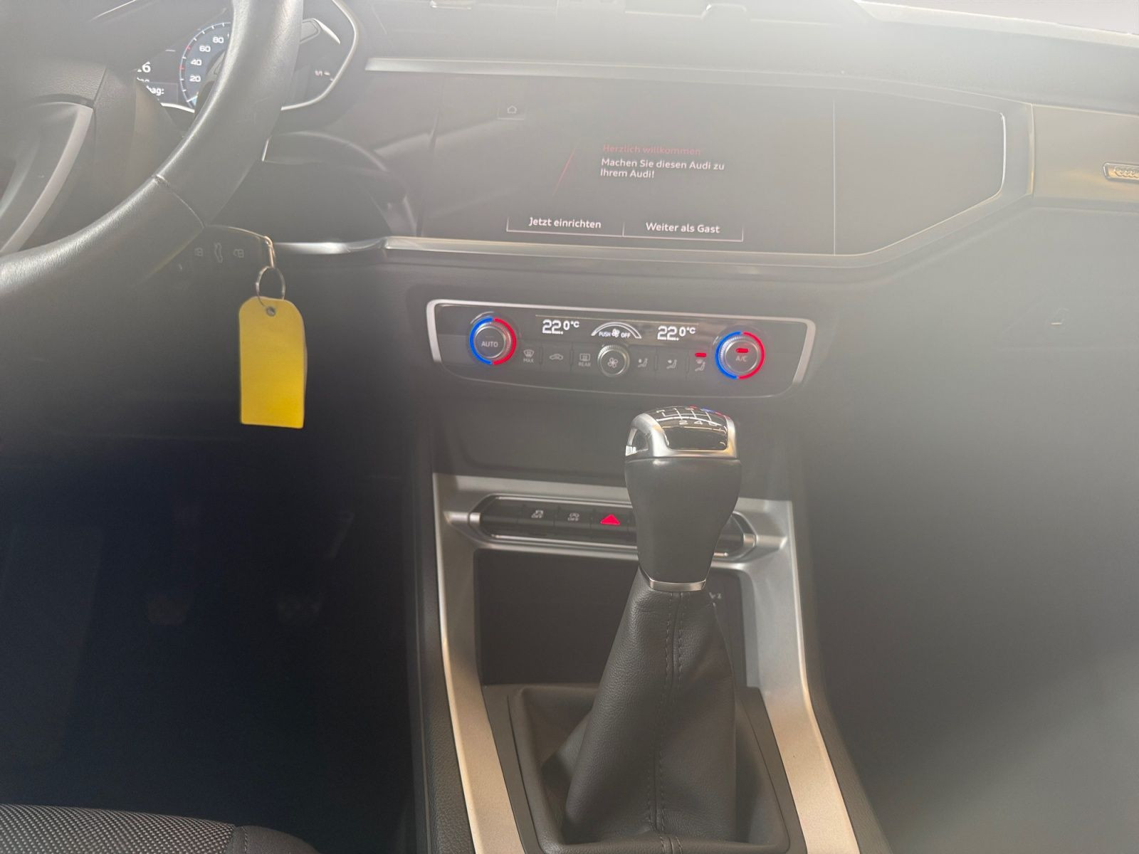Audi - Q3_12