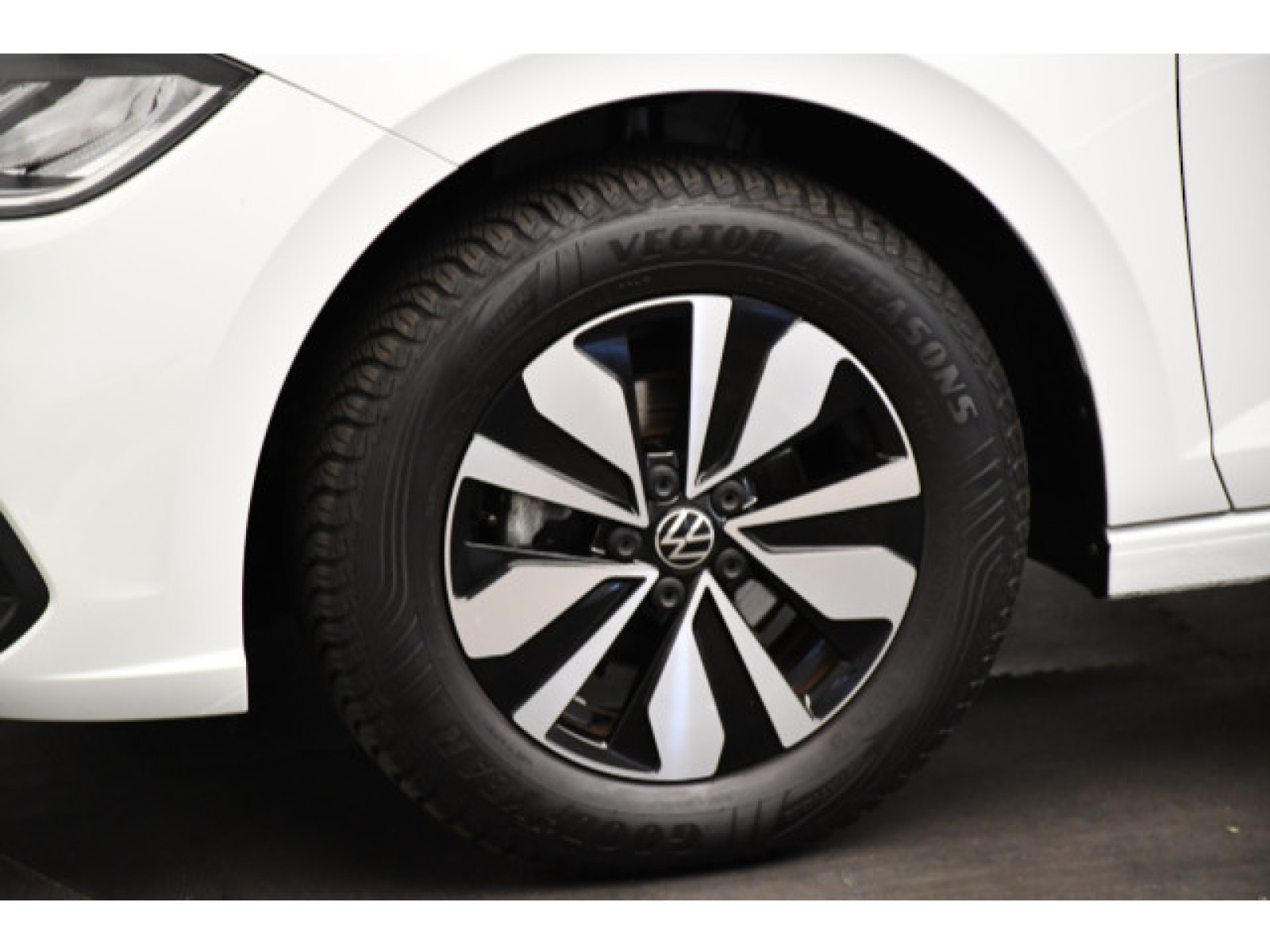 Volkswagen - Polo_11