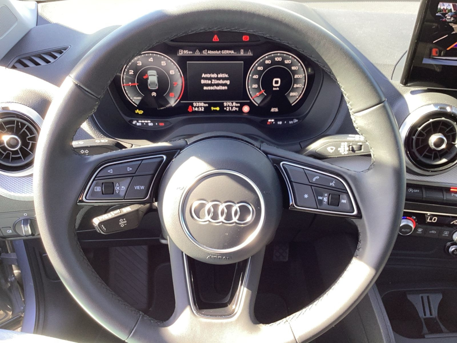 Audi - Q2_9
