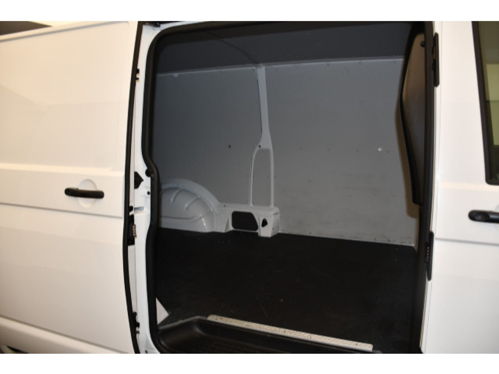 Volkswagen - T6.1 Transporter_9