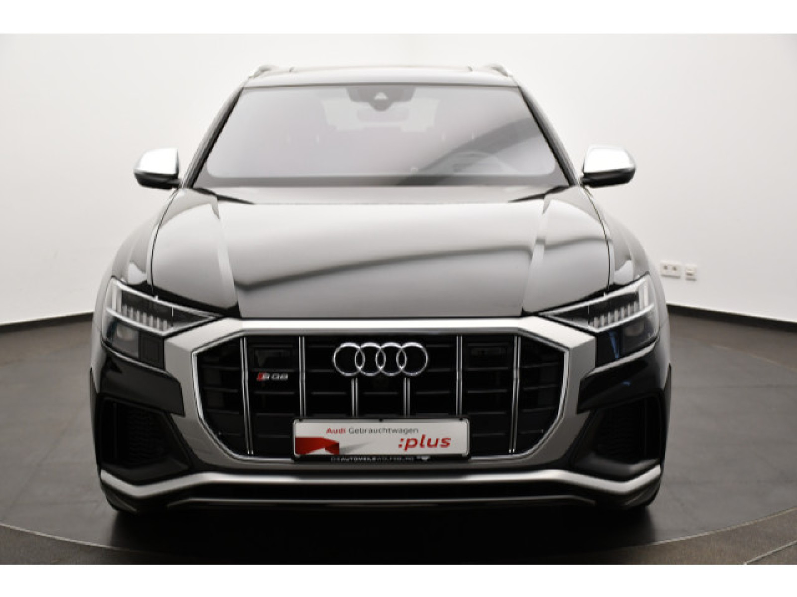 Audi - SQ8_21