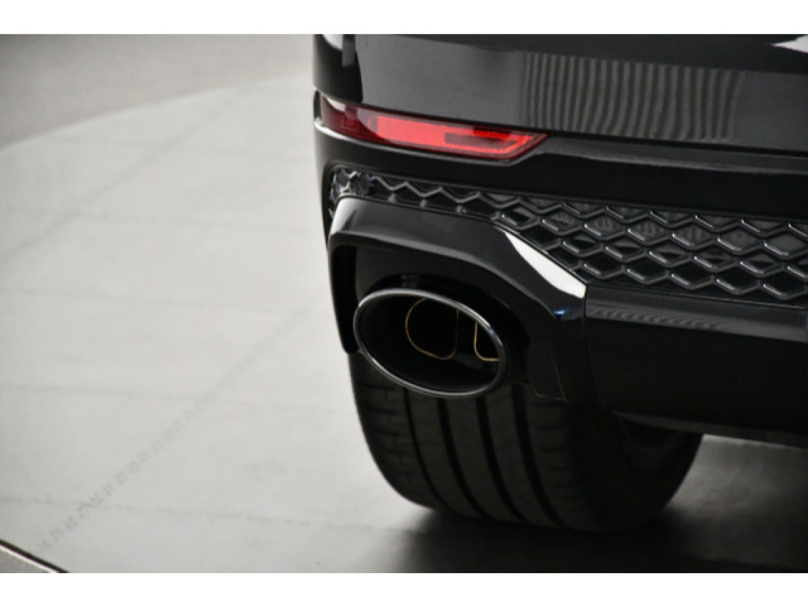 Audi - RS Q8_16
