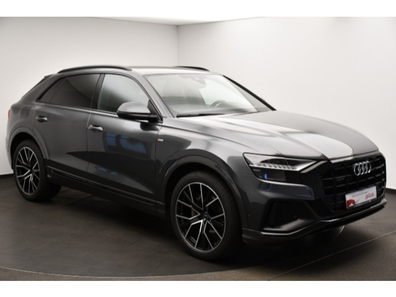 Audi - Q8_16
