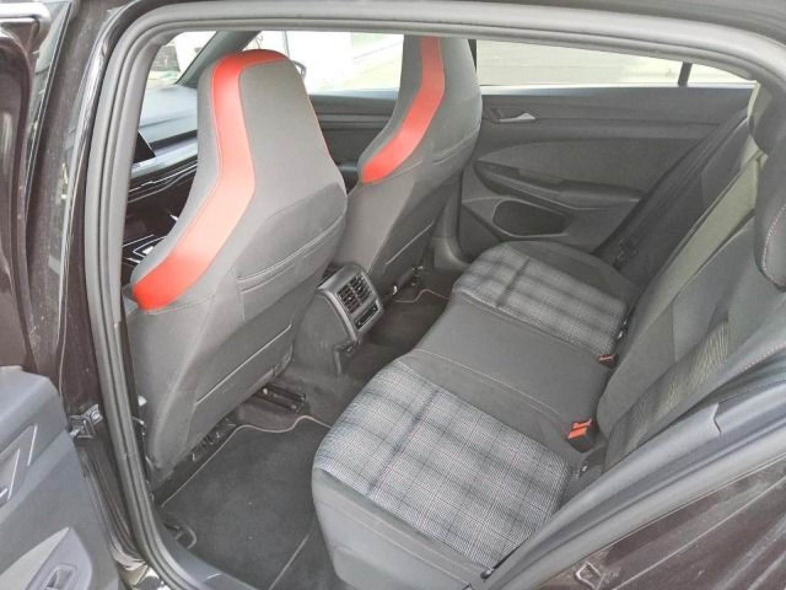 Volkswagen - Golf GTI_7