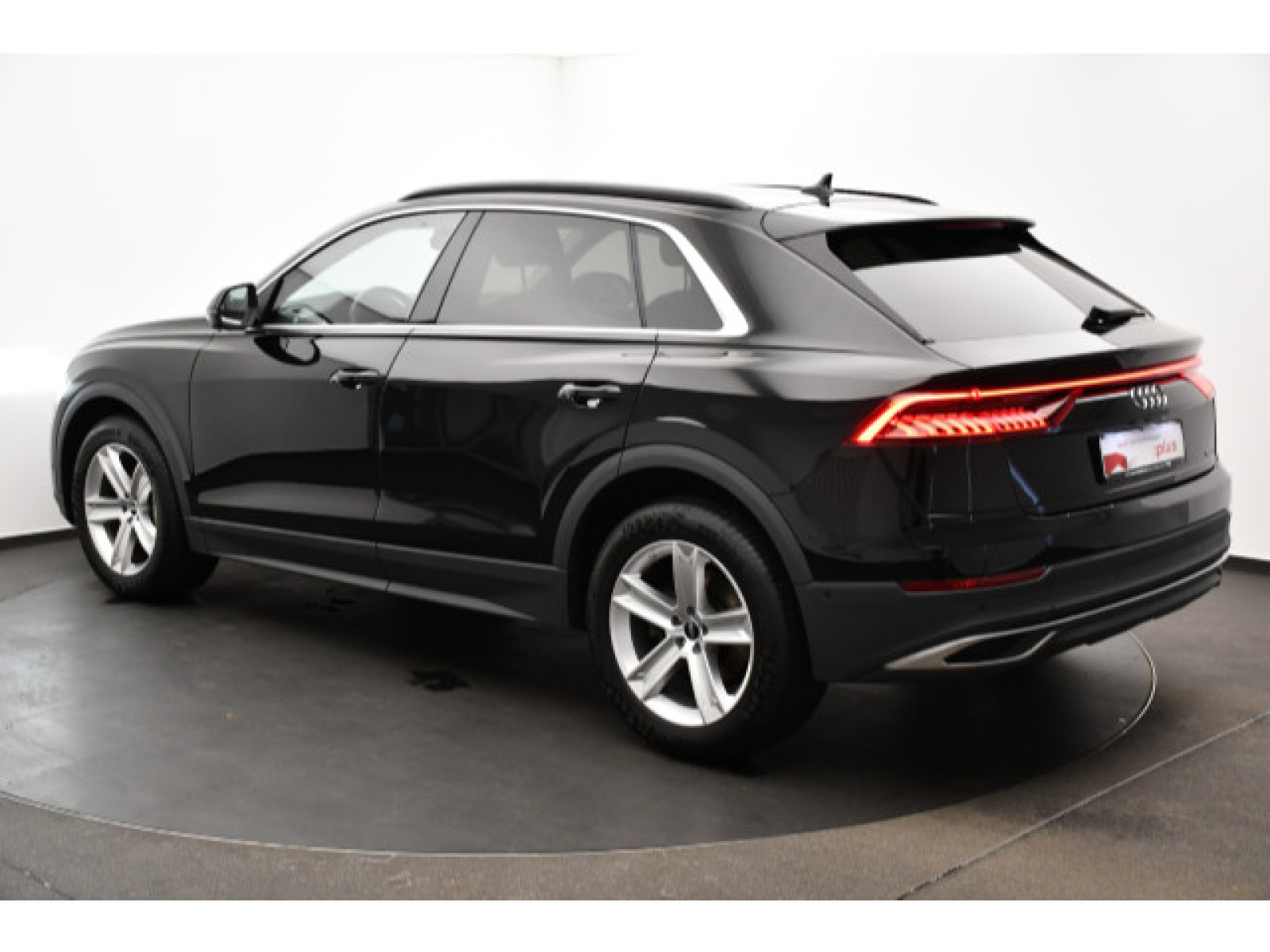 Audi - Q8_18