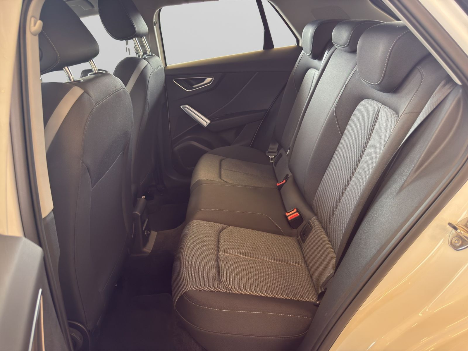 Audi - Q2_13