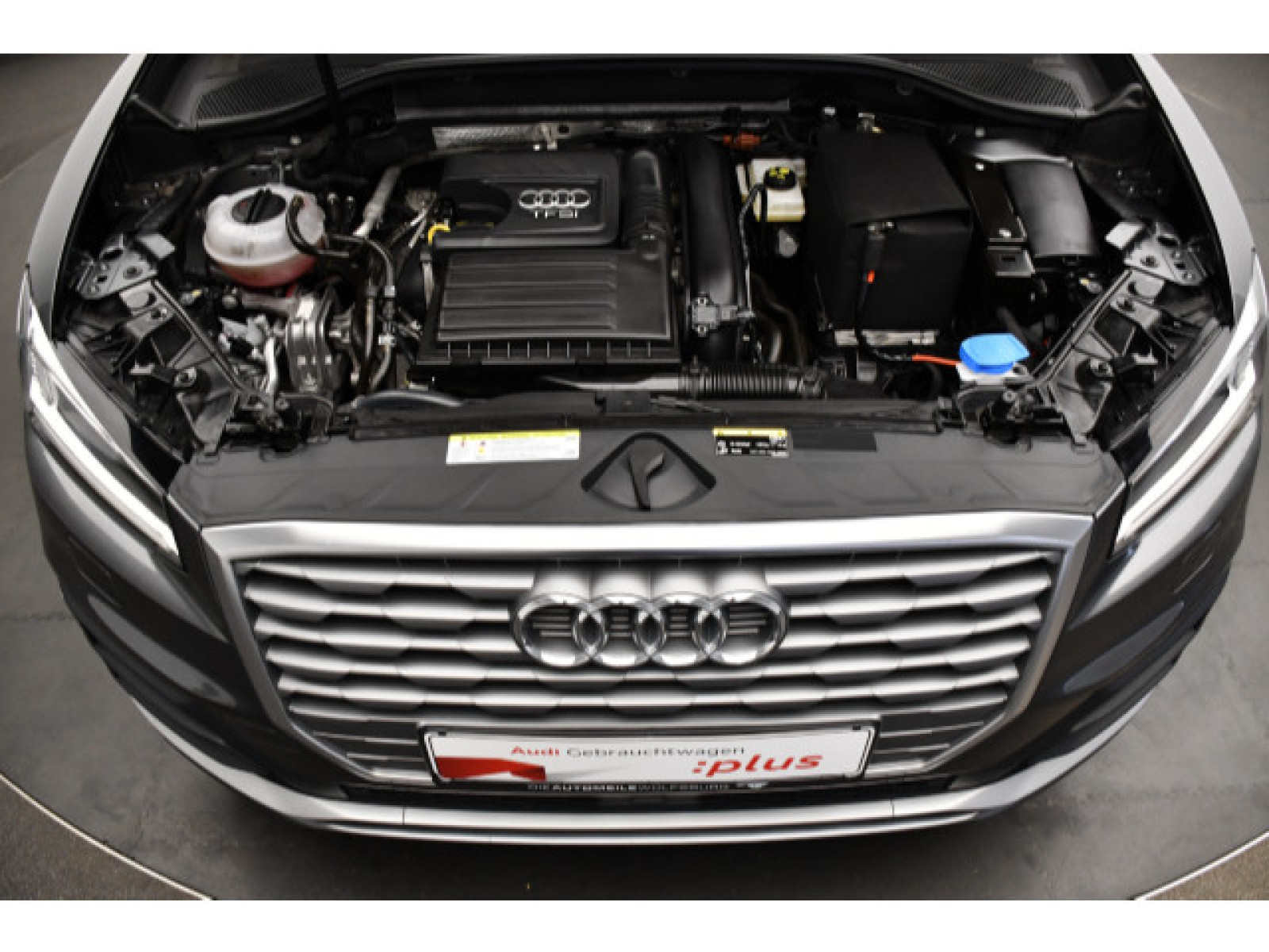 Audi - Q2_11