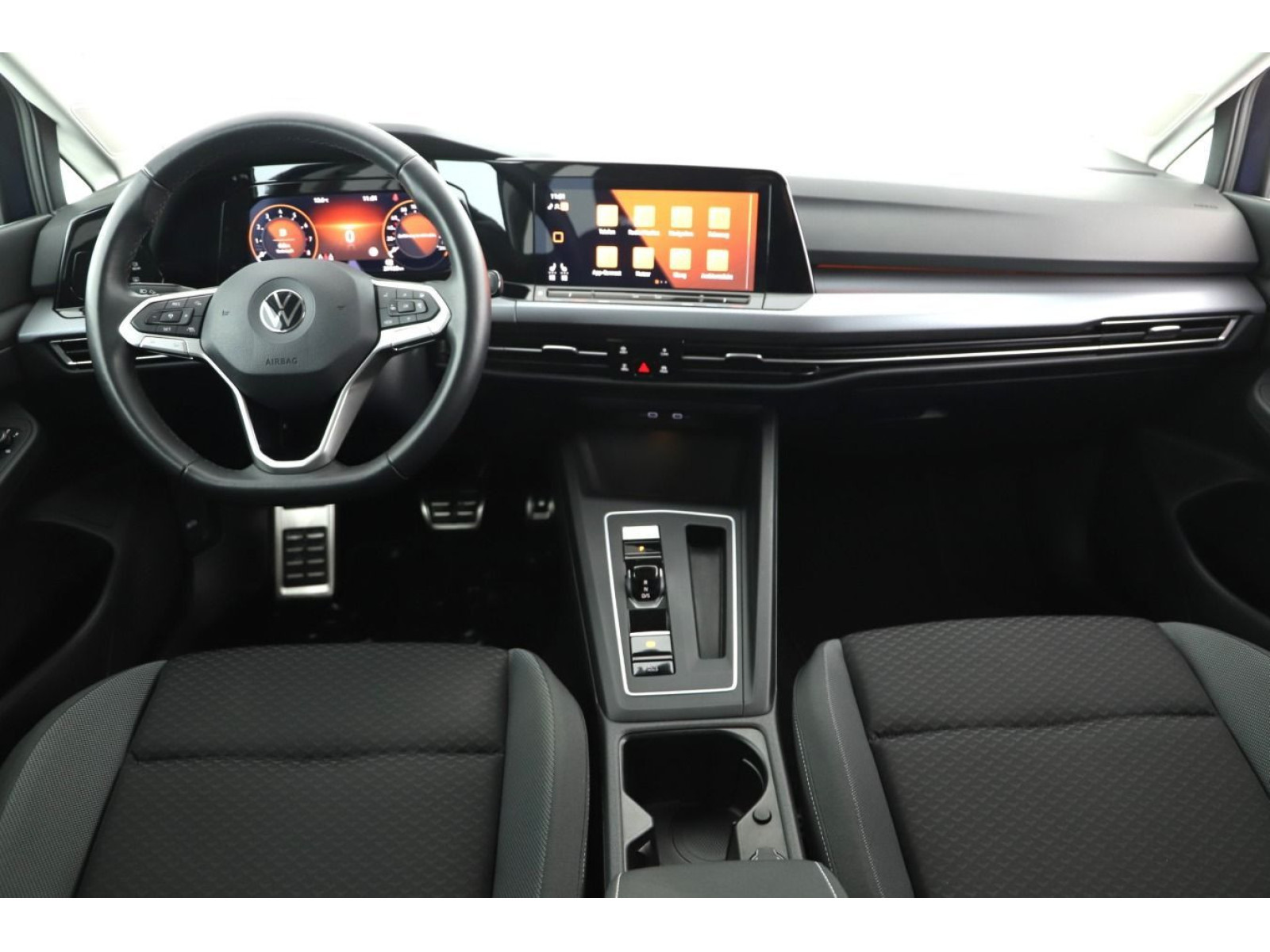 Volkswagen - Golf_8