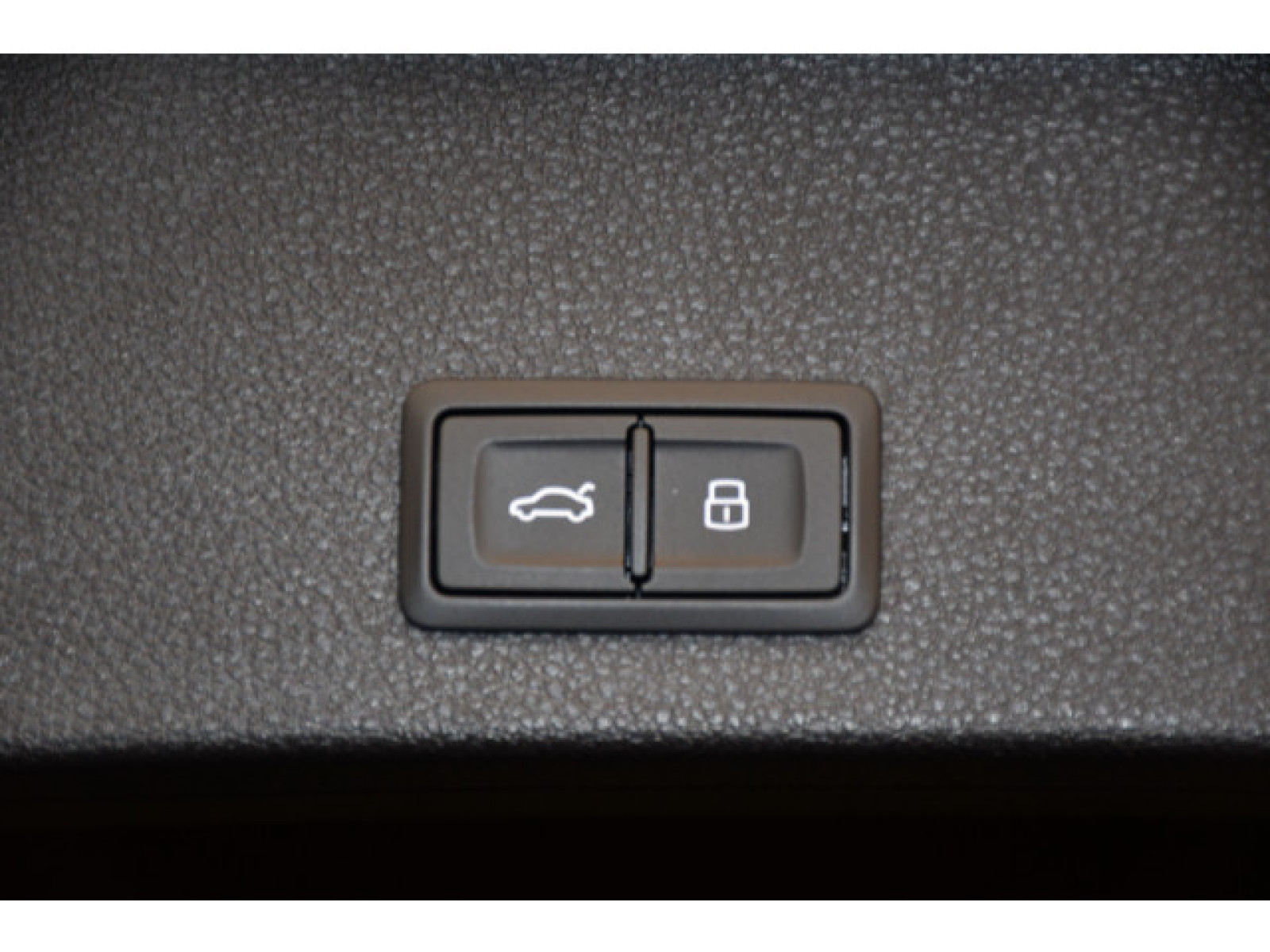 Audi - Q2_14