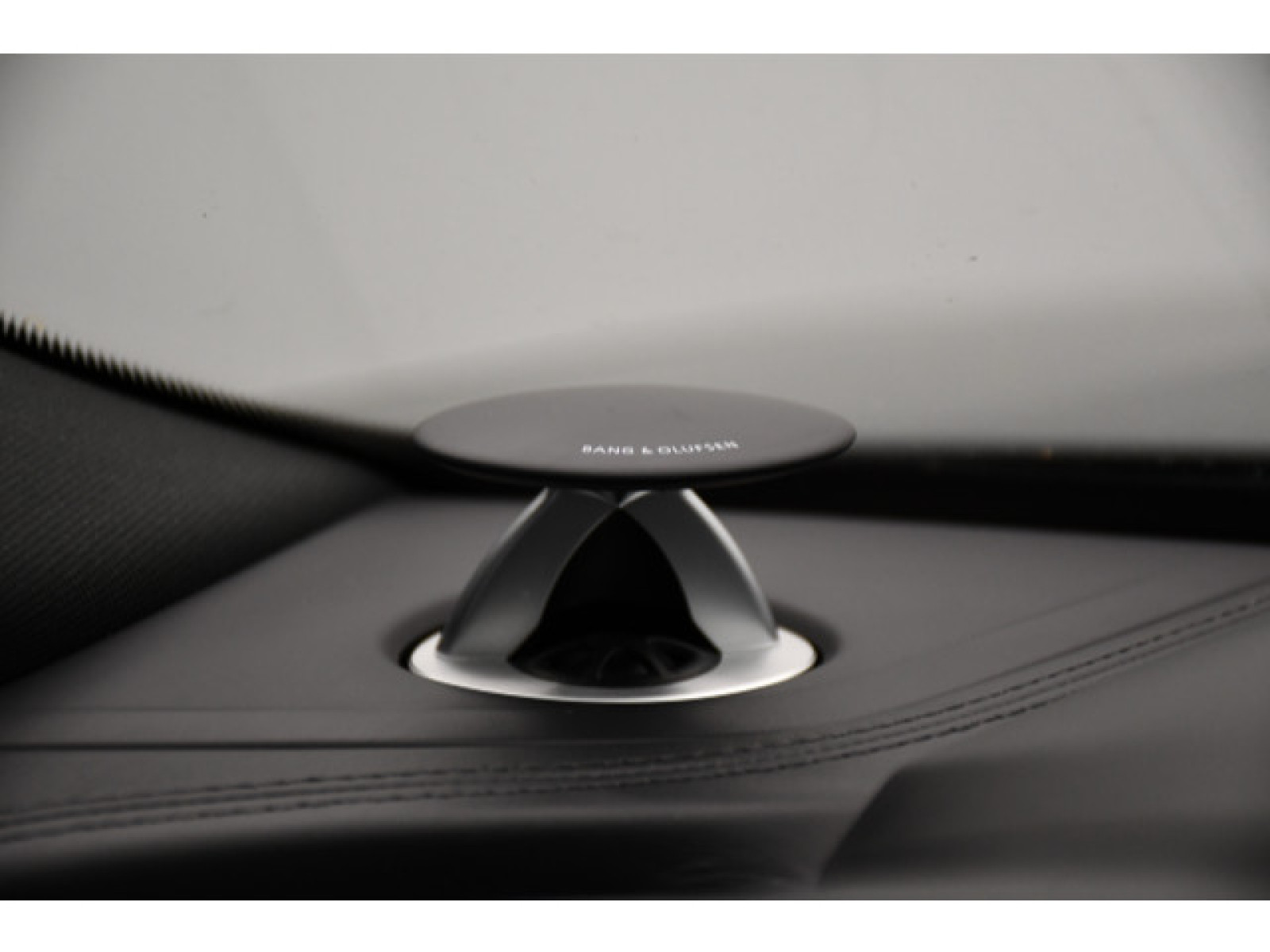 Audi - Q8_10